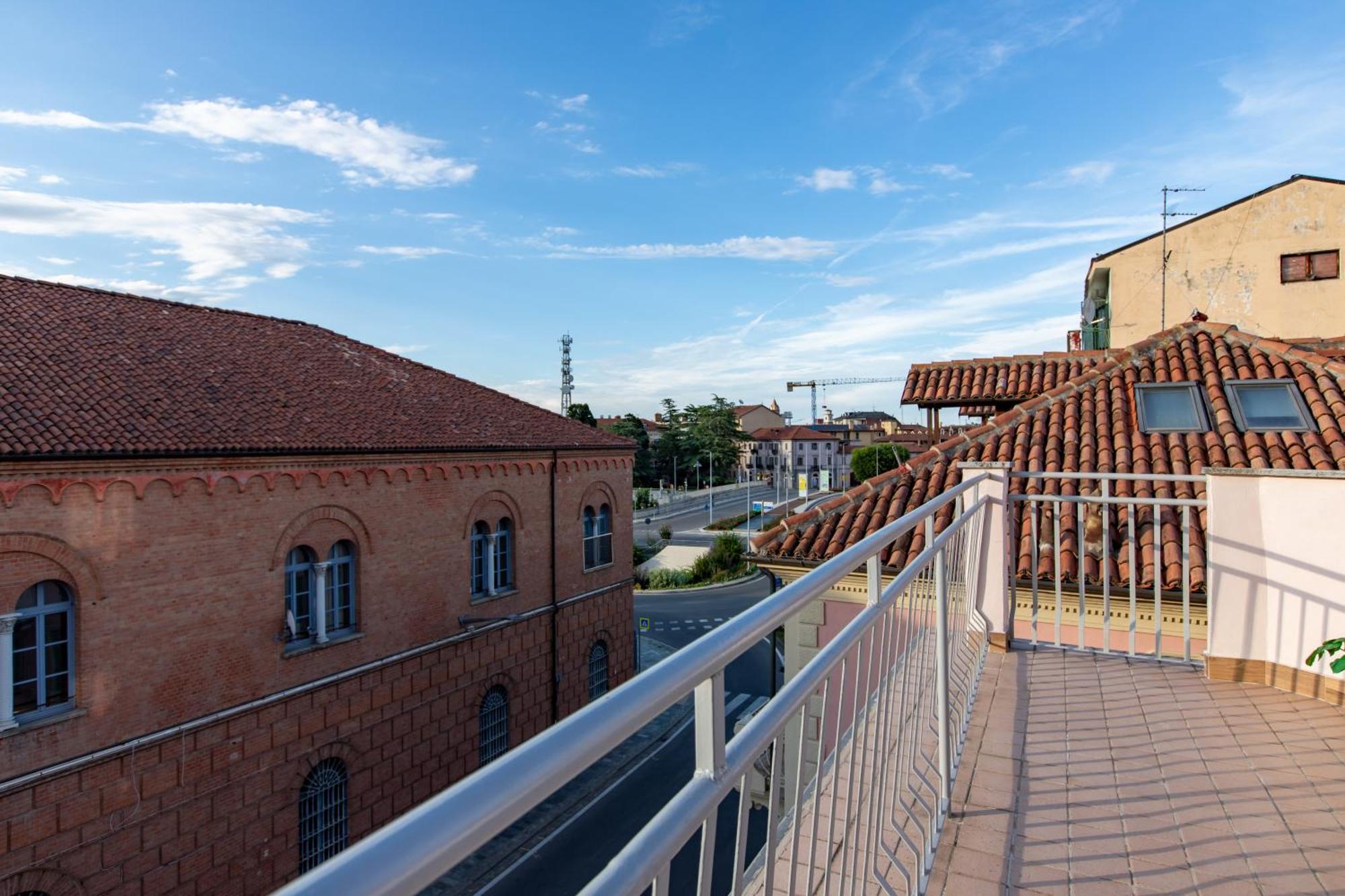 Attico Grand Terrace Apartment Alba  Bagian luar foto