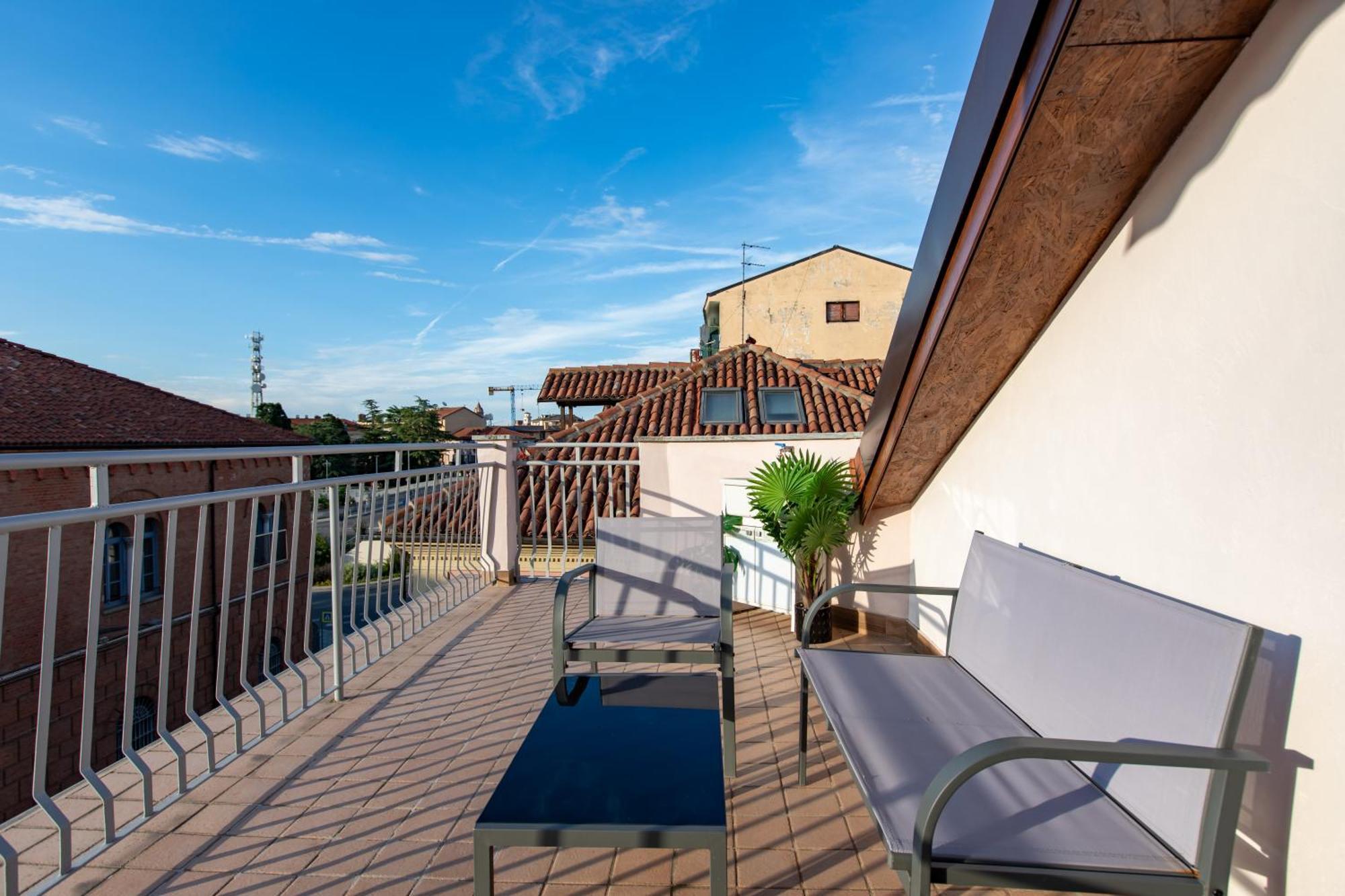 Attico Grand Terrace Apartment Alba  Bagian luar foto